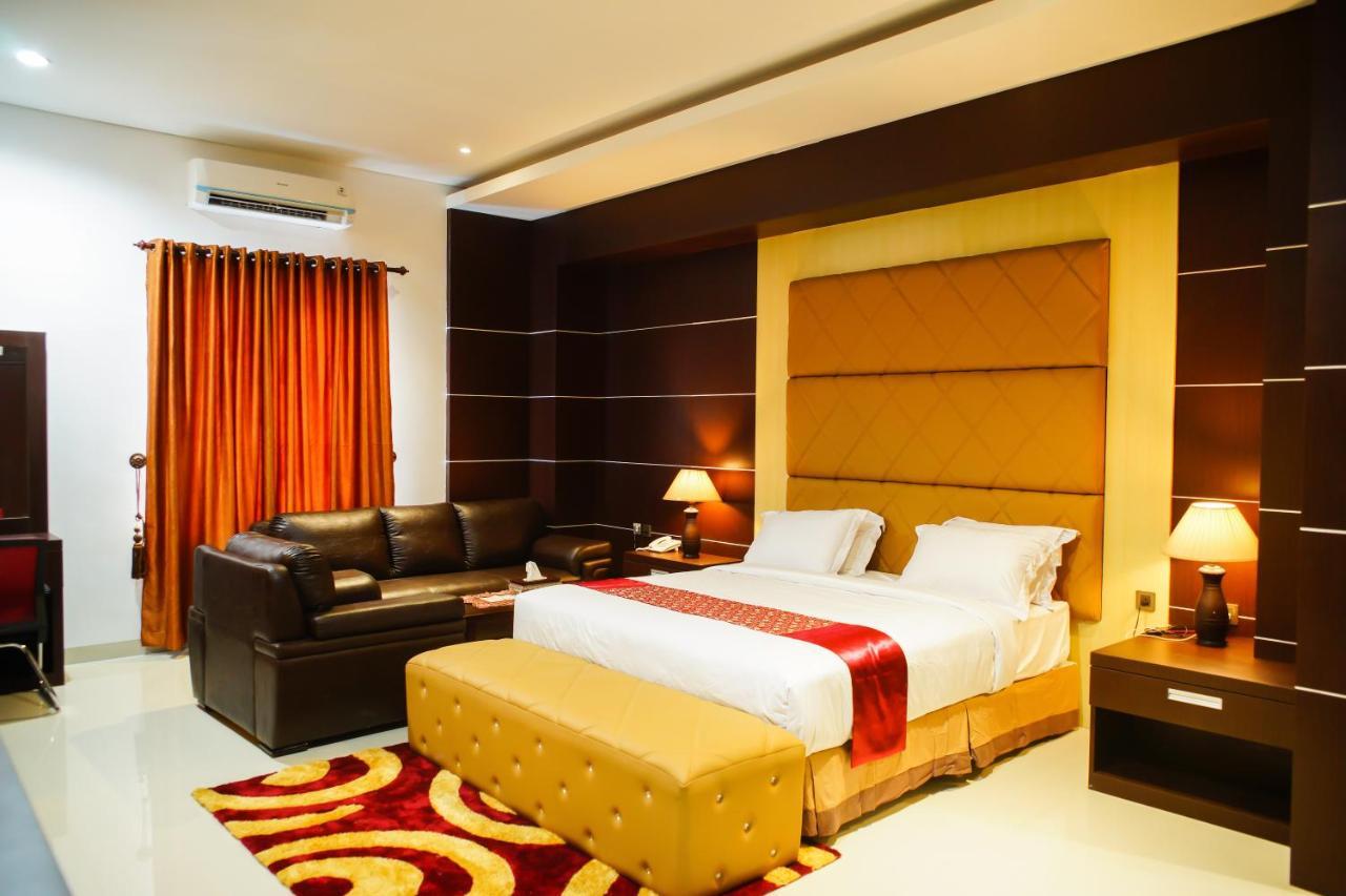 Singapore City Hotel Batu Bara Sungaibalai Экстерьер фото